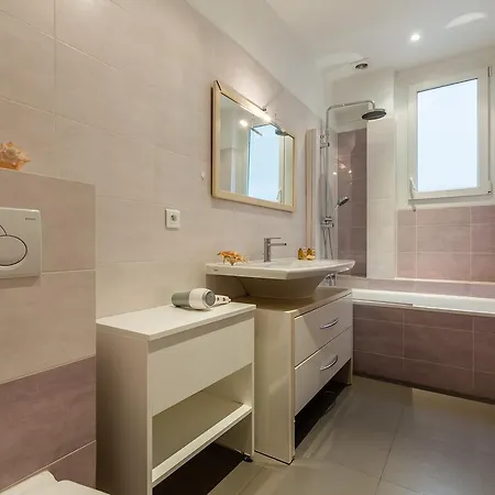 Veeve - Luxembourg Chic Apartment Paris